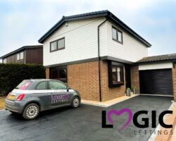 Lay Garth Square, Leeds, Rothwell, LS26